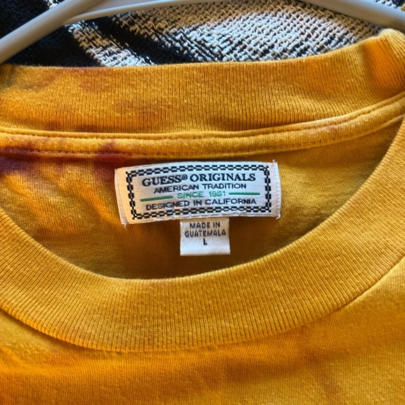 Tie dye Guess T-shirt – size large - Picture 3 of 3